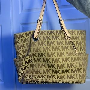Micheal Kors Purse